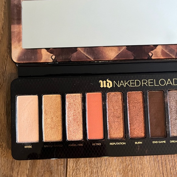 Urban Decay Naked Reloaded eyeshadow palette - Picture 5 of 7